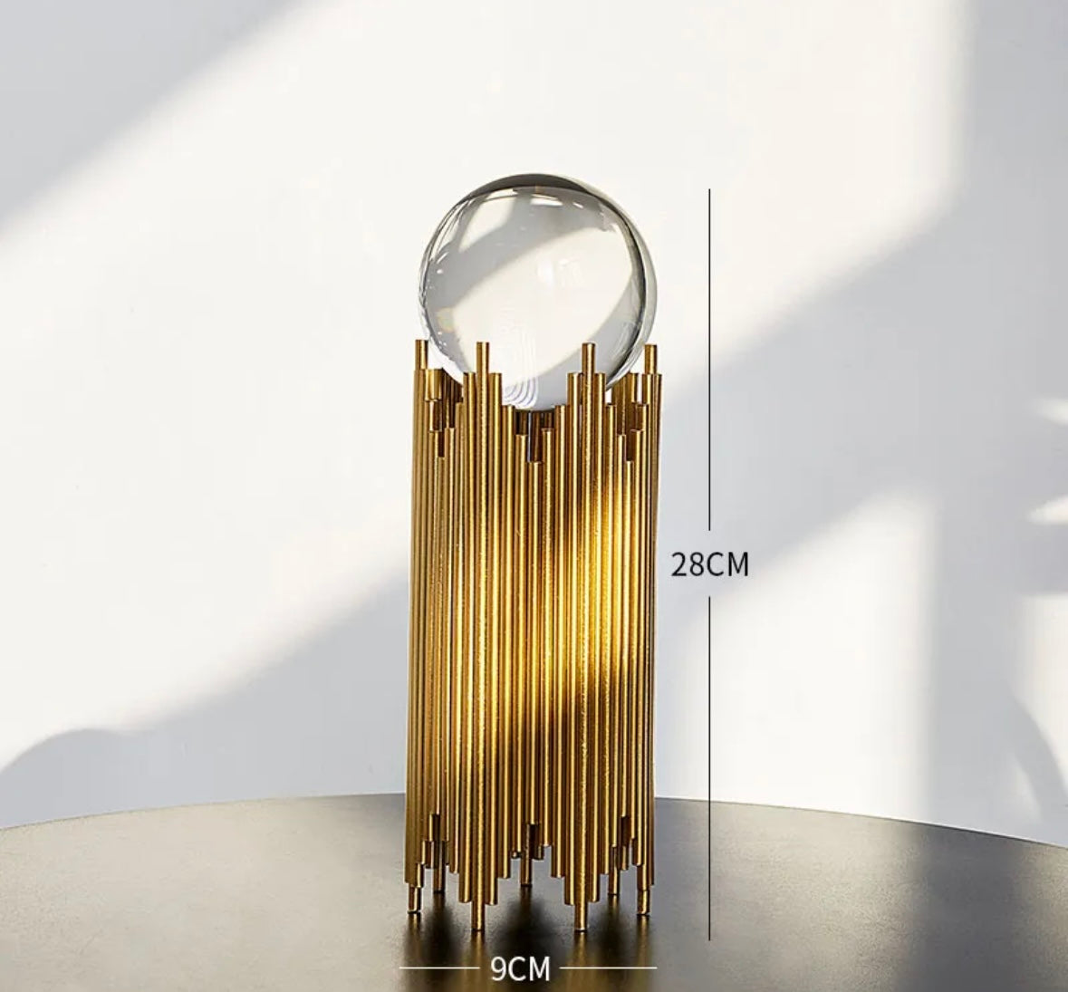 Support et boule de crystal décoratif