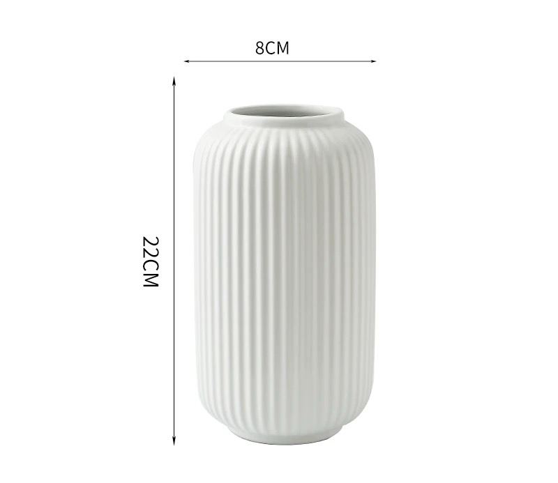 Vase côtelé blanc cassé