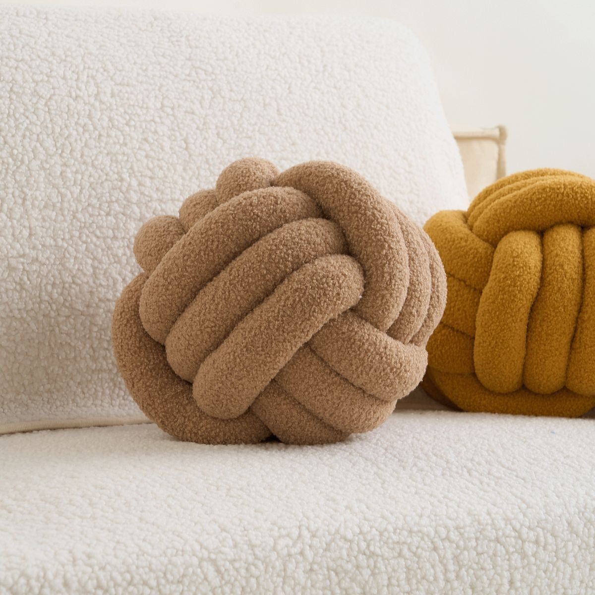 Coussin Noué Laine Bouclée