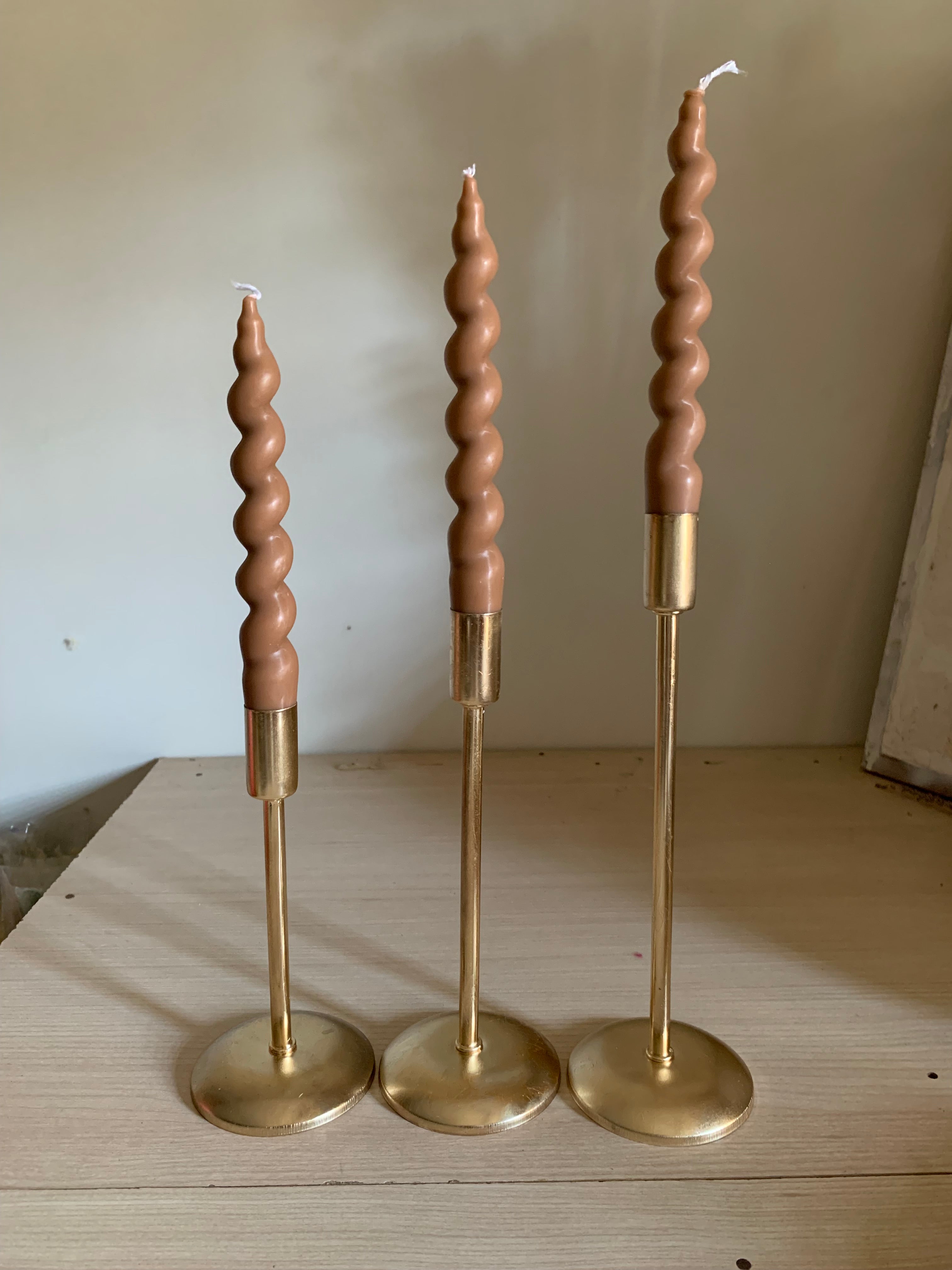 Bougeoirs dorés sur pieds artisanaux — Lot de 3 tailles Chandeliers
