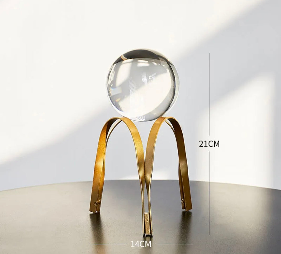 Support et boule de crystal décoratif