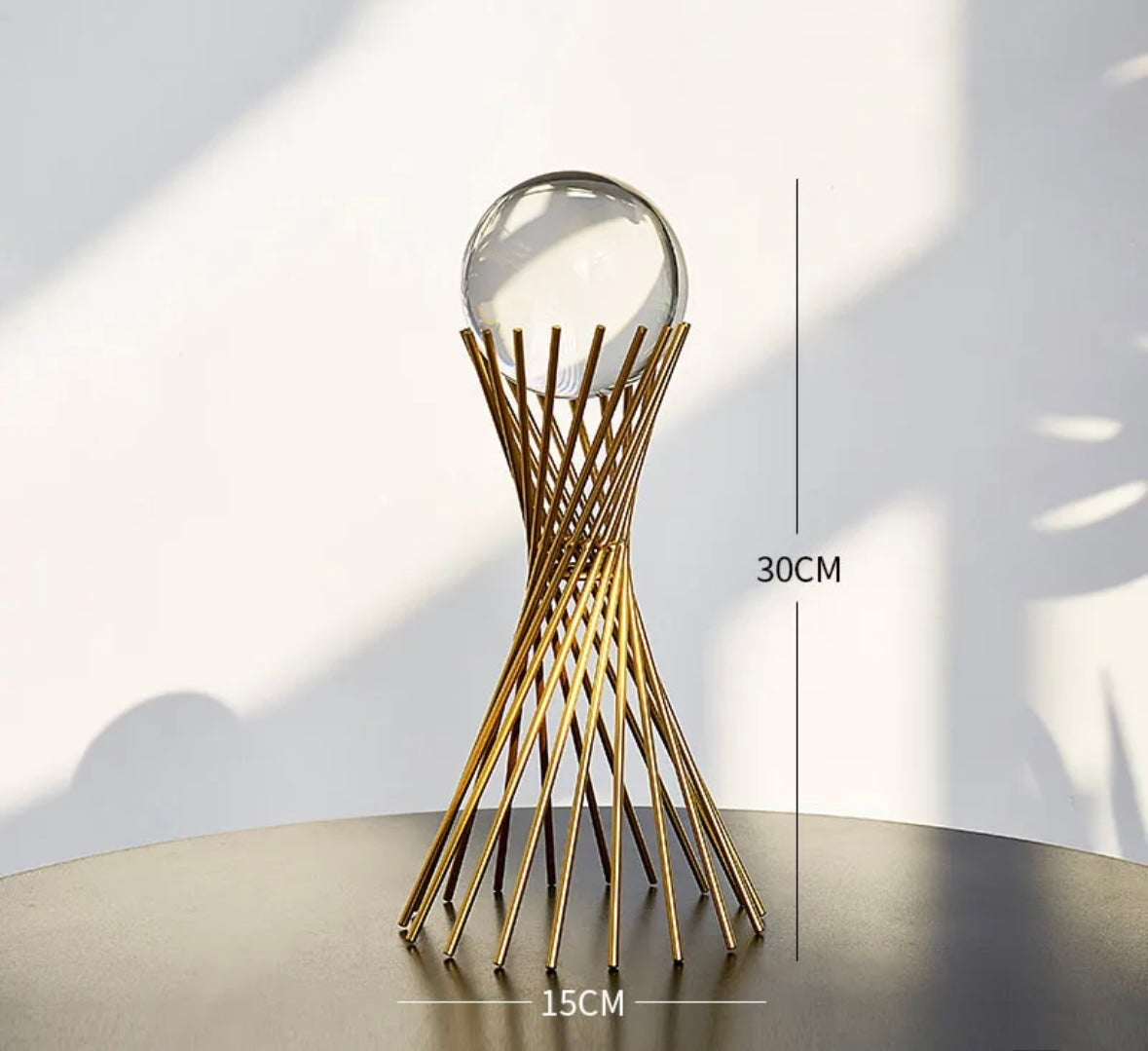 Support et boule de crystal décoratif