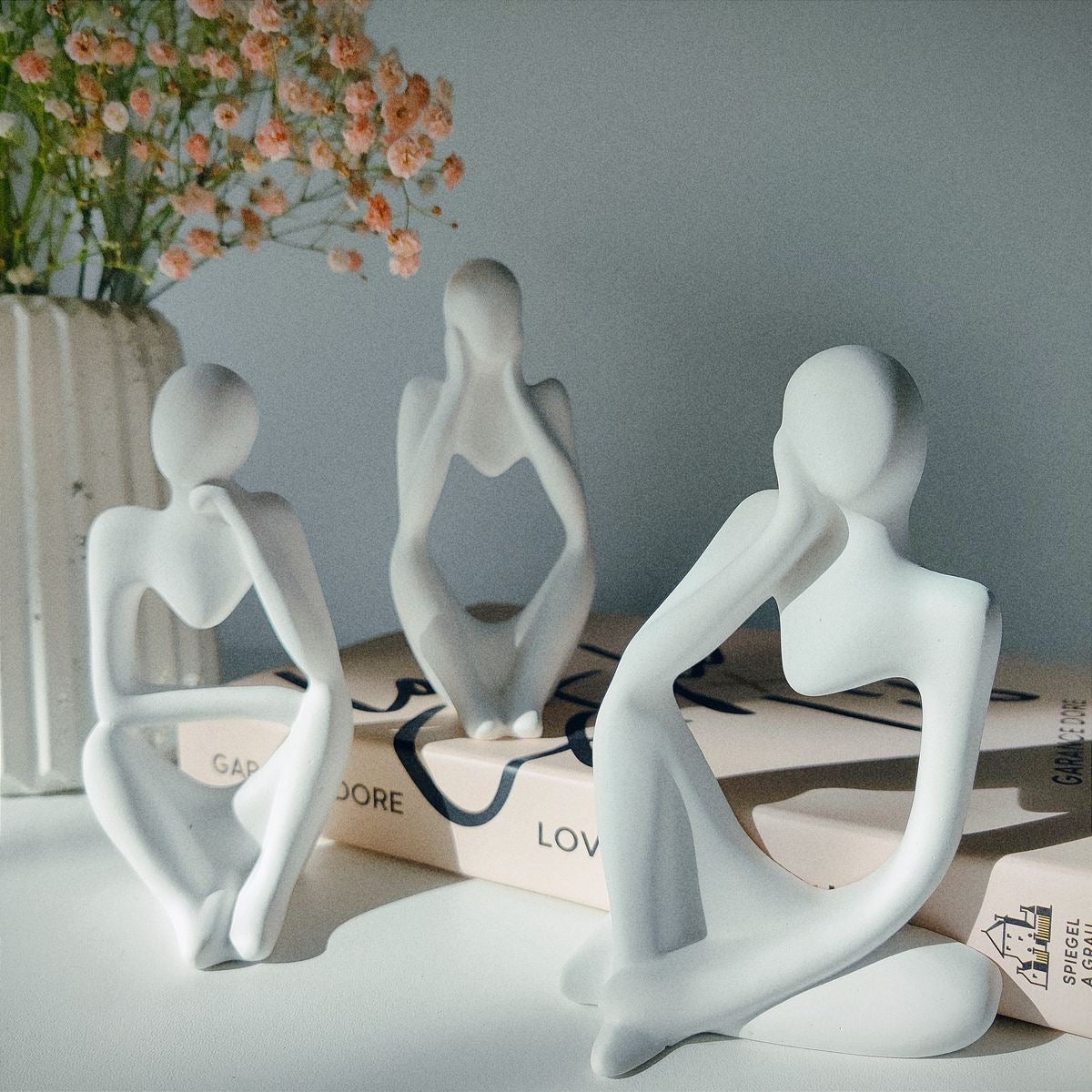 Figurines penseurs