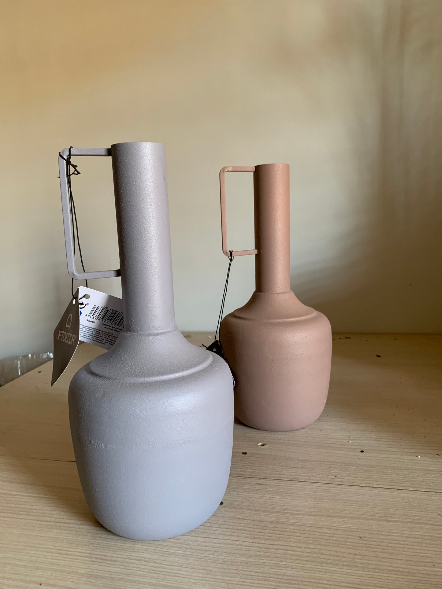 Vase acier à poignée rectangulaire - gris pastel ou rose nude