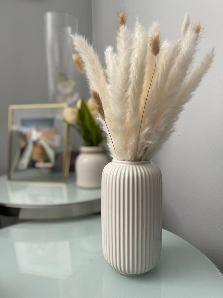 Vase côtelé blanc cassé