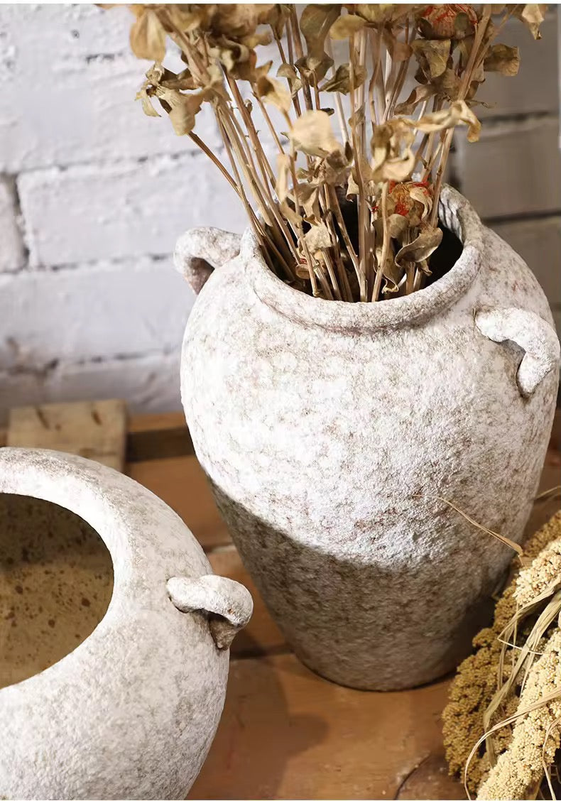 Vase en poterie wabi-sabi