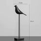 Oiseau sur socle - design minimaliste