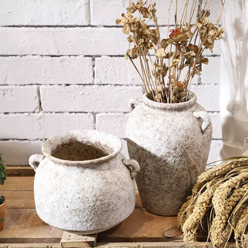 Vase en poterie wabi-sabi