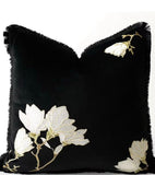 Coussin noir fleurs brodées